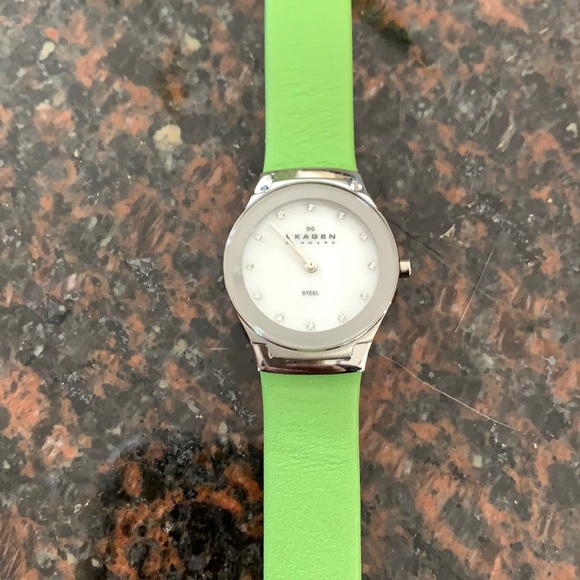 Classic Skagen Ladies Watch with rhinestones - Picture 1 of 6